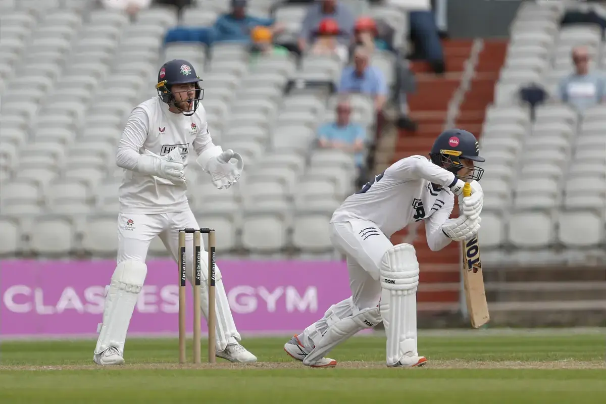 Middlesex batters delay Derbyshire at Lord's