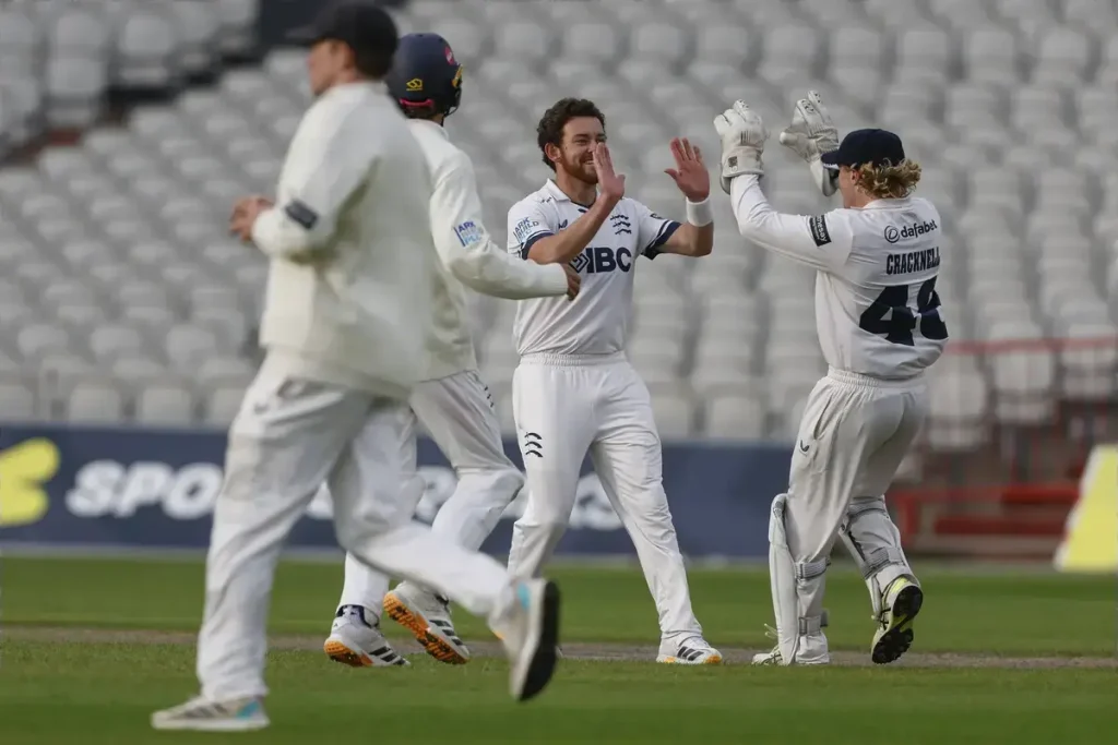 Middlesex seamers hit back against Derbyshire on day one