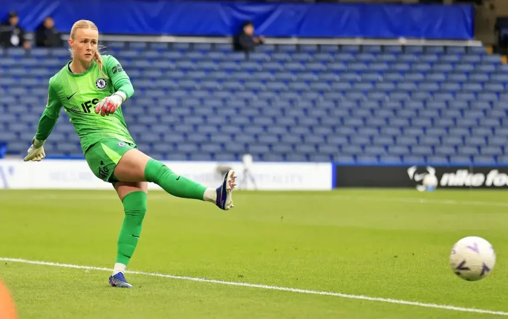 Keeper Hampton signs new Chelsea contract