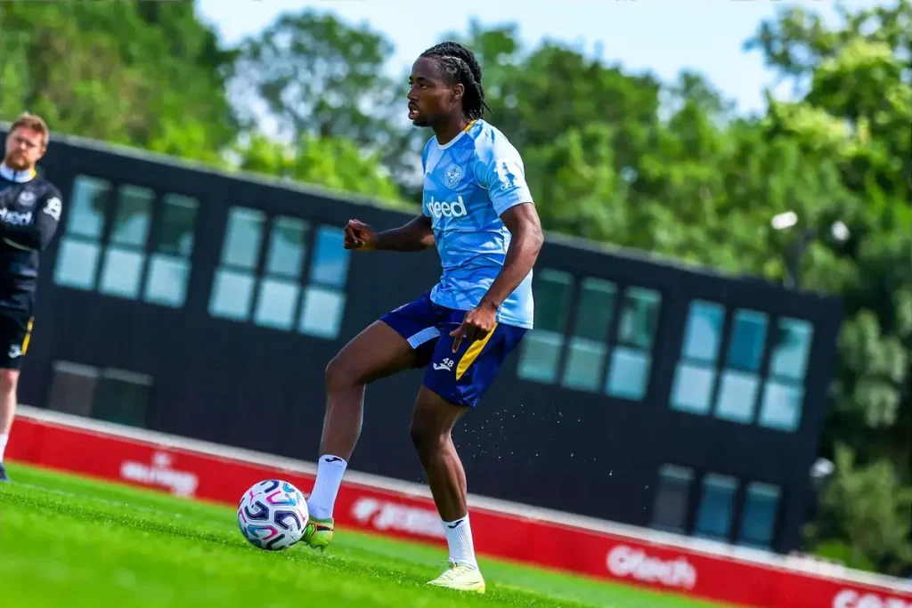 Brentford youngster Frederick signs new contract
