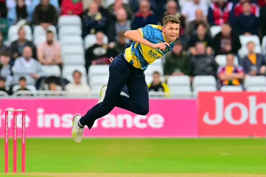 Gloucestershire sign Brookes from Middlesex