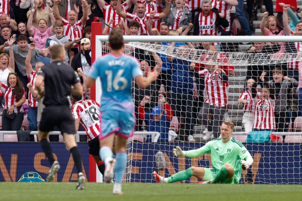 Fulham lose at Sunderland and wait for first point under Arbeloa