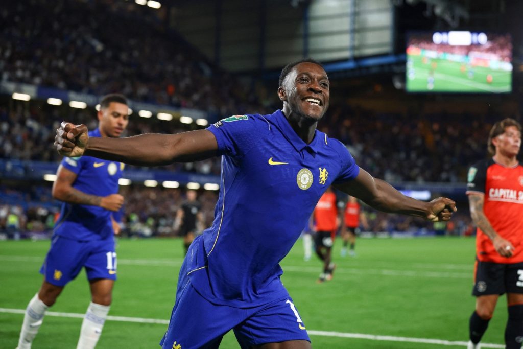 Welbeck scores on debut in Chelsea cup win