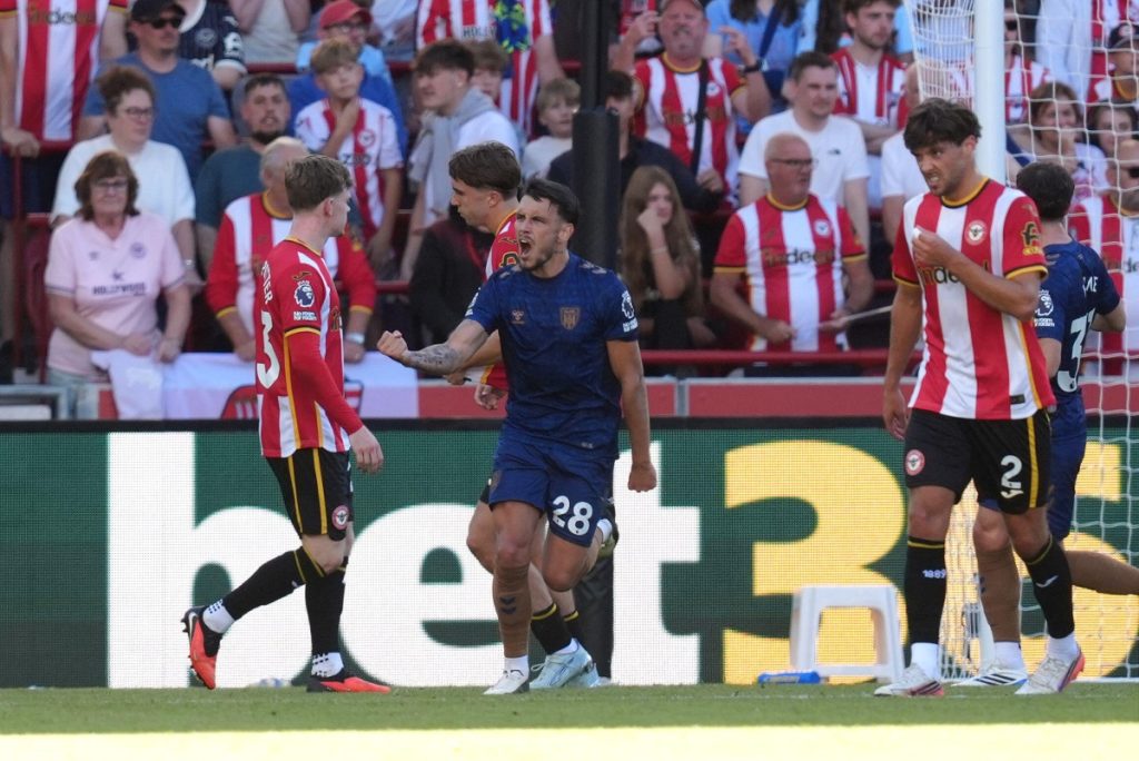 Brentford denied victory by late Sunderland penalty