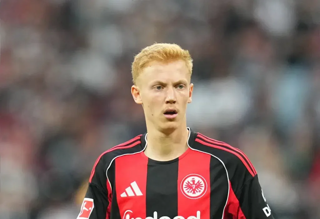 Fulham on course to sign Swedish midfielder Larsson