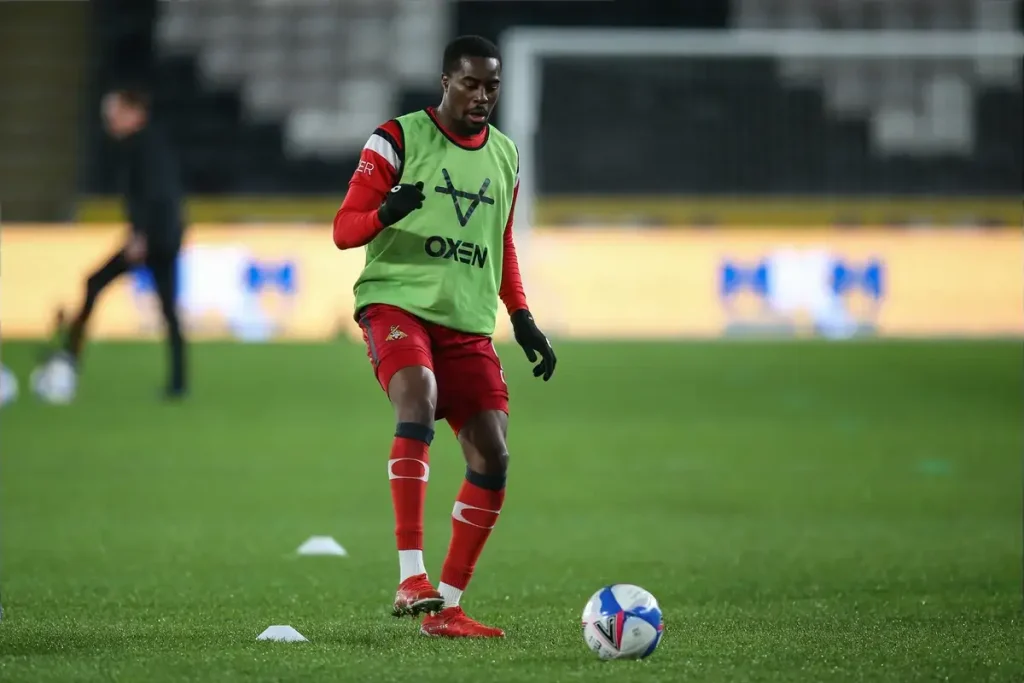 Forward Okenabirhie becomes latest Wealdstone signing