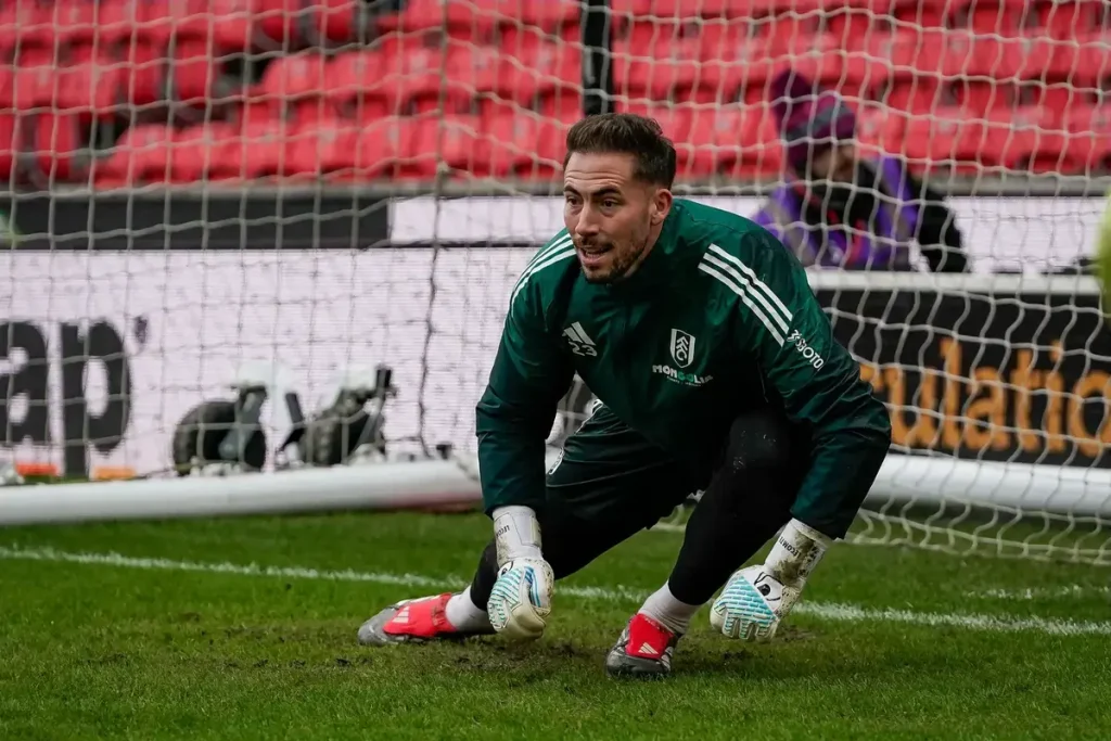 Keeper Lecomte signs new Fulham contract