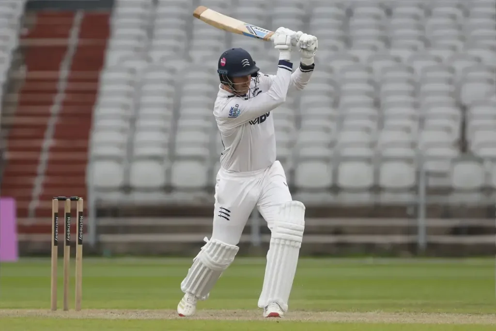 Tailenders dig in for Middlesex on day one