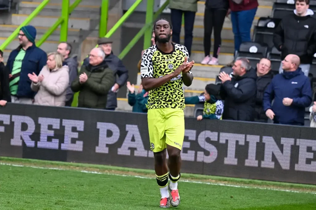 Wealdstone sign Kanu and Maher on loan