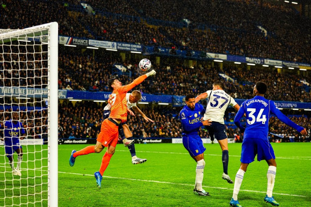 Penders blunders and Palmer is sent off as Spurs beat Chelsea